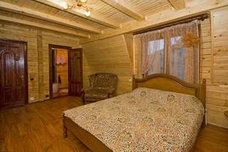 Гостевой дом Alliat Судак Улучшенный трехместный номер с видом на море-1